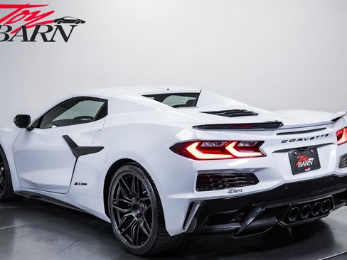 Used 2024 Chevrolet Corvette Z06 RWD image 11