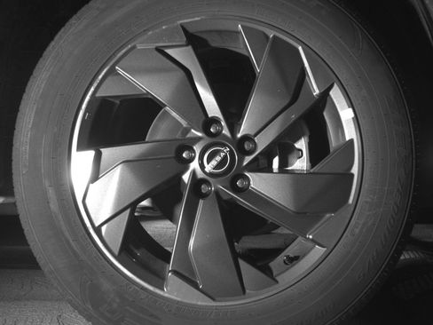 Used 2025 Nissan Rogue SV FWD image 13