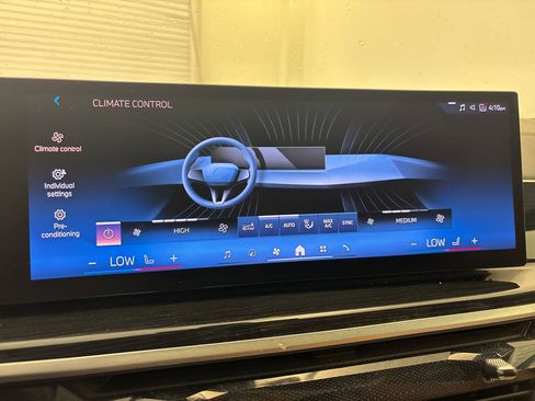 Used 2024 BMW X5 sDrive40i w/ M Sport Package image 26