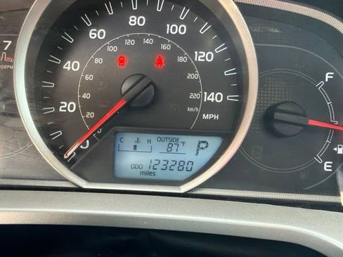 Used 2014 Toyota RAV4 XLE AWD/4WD image 5