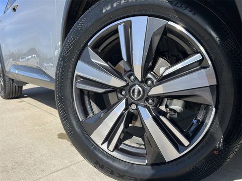 Certified 2023 Nissan Rogue Platinum w/ Platinum Premium Package image 7