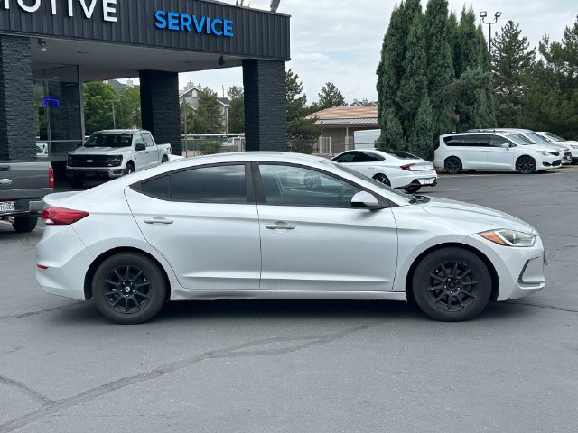 Used 2017 Hyundai Elantra SE FWD image 2