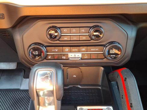 Used 2024 Ford Bronco Heritage Edition AWD/4WD image 25