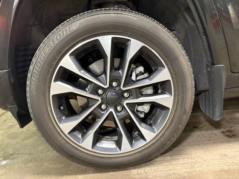 Used 2023 Jeep Grand Cherokee L Overland w/ MOPAR Finishing Package AWD/4WD image 29
