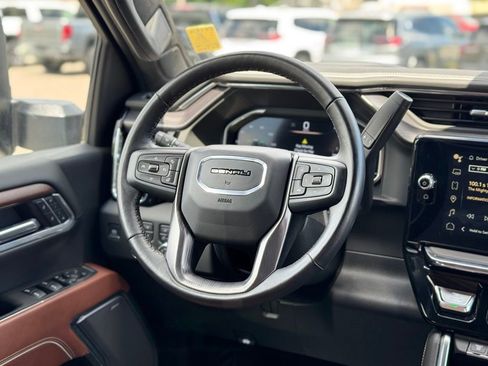 Used 2025 GMC Sierra 2500 Denali Ultimate AWD/4WD image 13