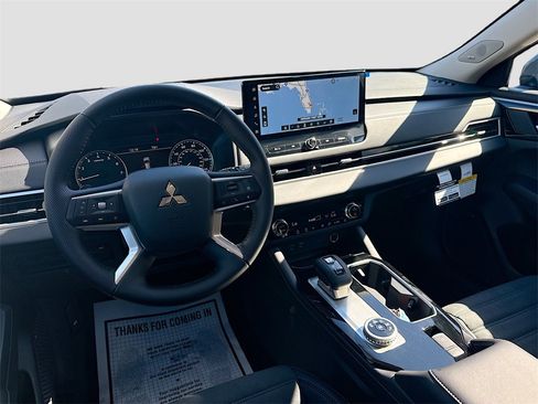 New 2026 Mitsubishi Outlander SE image 24