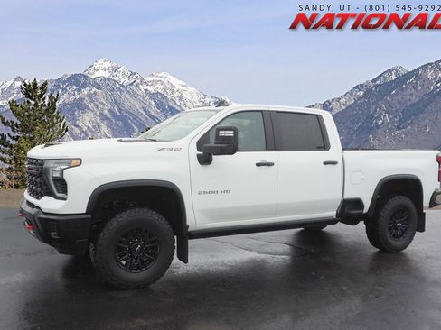 Used 2025 Chevrolet Silverado 2500 ZR2 w/ Technology Package AWD/4WD image 1