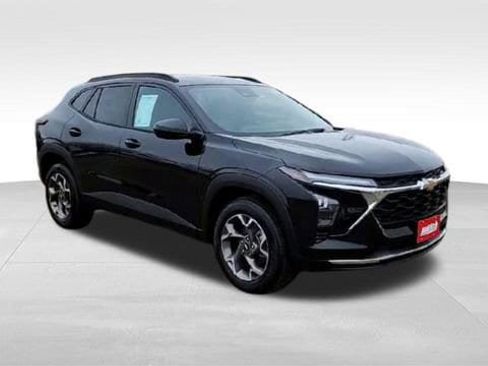 Used 2026 Chevrolet Trax LT w/ Driver Confidence Package image 2