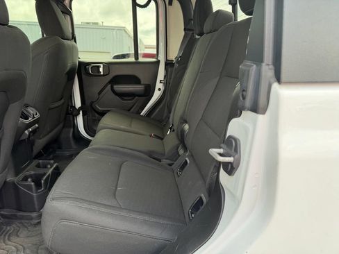 Used 2023 Jeep Gladiator Sport AWD/4WD image 16