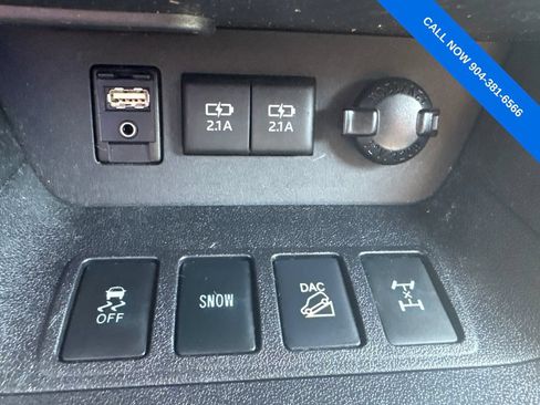 Used 2017 Toyota Highlander XLE AWD/4WD image 25