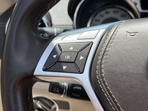 Used 2013 Mercedes-Benz SL 550 image 35