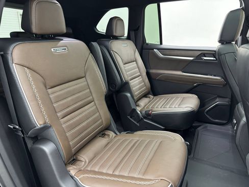 New 2026 GMC Acadia Denali Ultimate w/ LPO, Floor Liner Package AWD/4WD image 43
