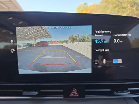 Used 2025 Hyundai Elantra Limited image 14