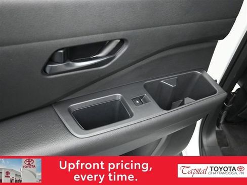 Used 2024 Nissan Pathfinder SV image 35