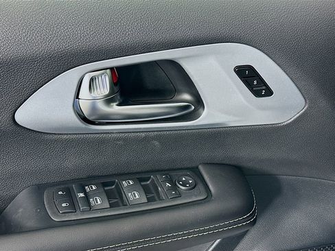 New 2026 Chrysler Pacifica Limited w/ S Appearance Package FWD image 23