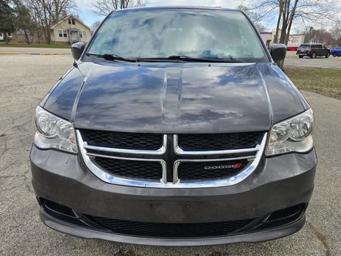 Used 2015 Dodge Grand Caravan SXT w/ UConnect Hands-Free Group image 2