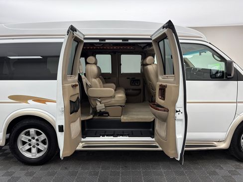 Used 2012 Chevrolet Express 1500 RWD image 7