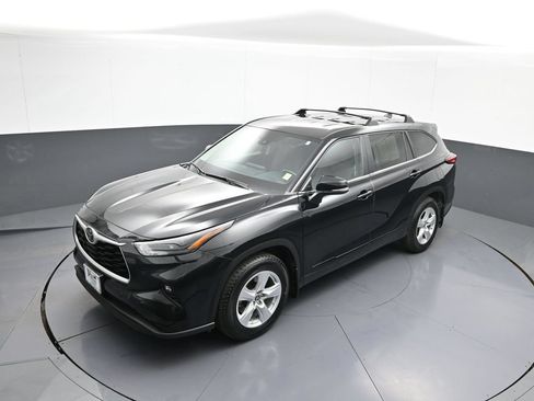 Certified 2023 Toyota Highlander LE FWD image 34