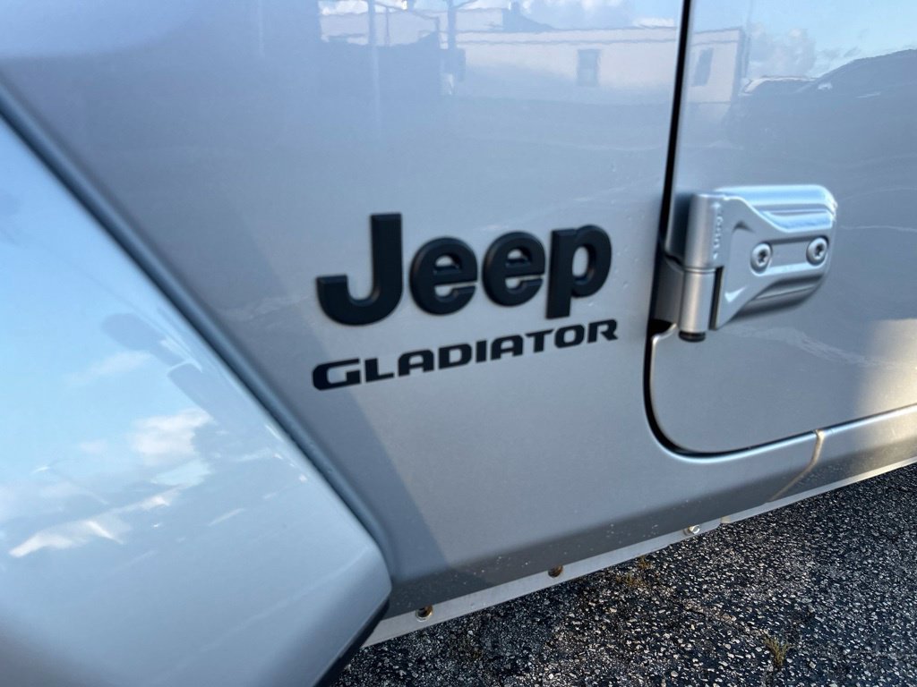 Used 2022 Jeep Gladiator Sport AWD/4WD image 19