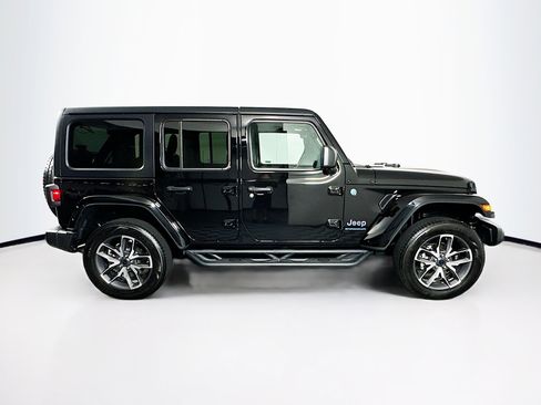 Used 2024 Jeep Wrangler Unlimited w/ Convenience Group AWD/4WD image 10