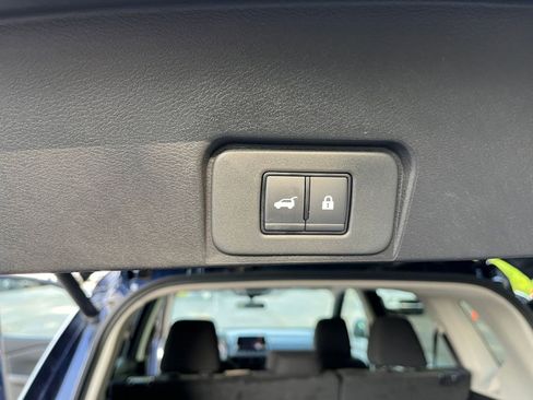 Used 2025 Nissan Rogue SV FWD image 23