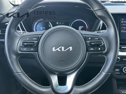 Certified 2022 Kia Niro EX FWD image 24