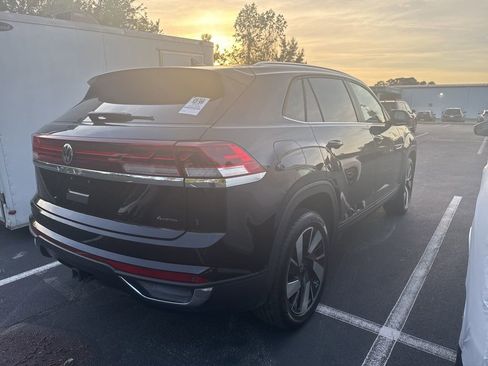 Used 2025 Volkswagen Atlas Cross Sport SE AWD/4WD image 4