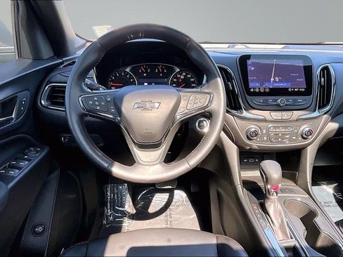 Used 2022 Chevrolet Equinox RS w/ RS Leather Package FWD image 5