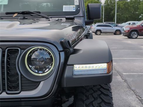 Used 2025 Jeep Gladiator Rubicon w/ Safety Group AWD/4WD image 36
