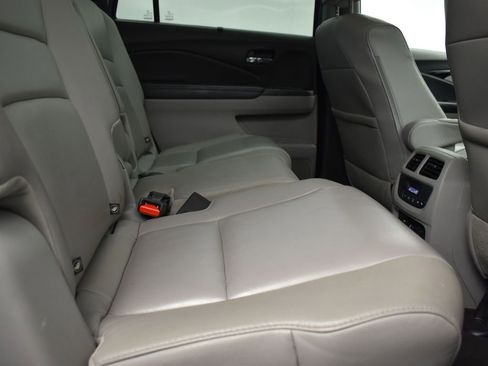 Used 2018 Honda Pilot Touring image 25