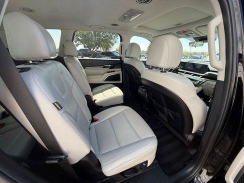 Used 2025 Kia Telluride S FWD image 4