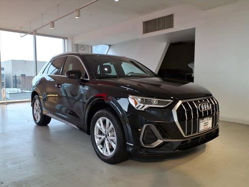 Certified 2025 Audi Q3 2.0T Premium w/ Convenience Package image 3
