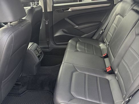 Used 2017 Volkswagen Passat 1.8T SE FWD image 13