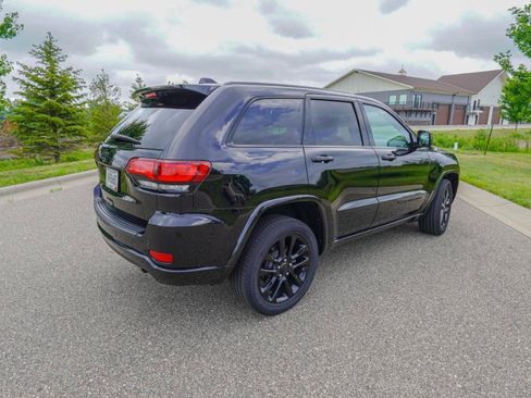 Used 2020 Jeep Grand Cherokee Altitude AWD/4WD image 14