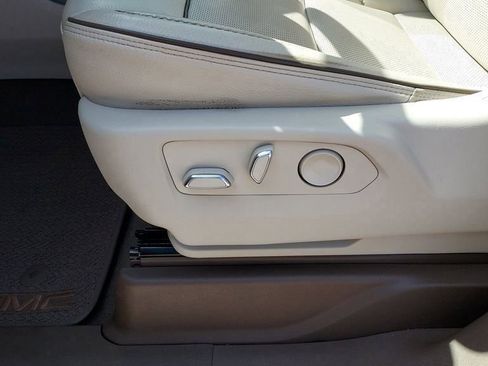 Used 2022 GMC Yukon XL Denali w/ Denali Premium Package image 23