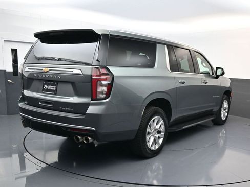 Used 2023 Chevrolet Suburban Premier image 3