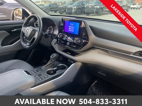 Used 2023 Toyota Highlander L image 17