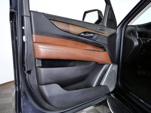Used 2019 Cadillac Escalade Premium Luxury w/ LPO, Escalade Noir Package RWD image 17