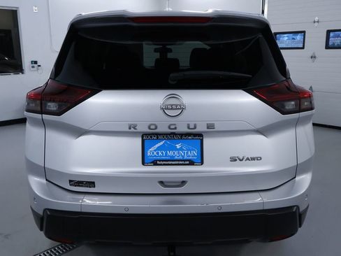 Used 2024 Nissan Rogue SV image 6