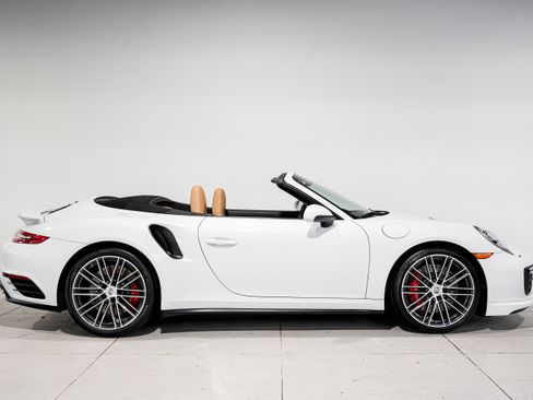 Used 2018 Porsche 911 Turbo image 2