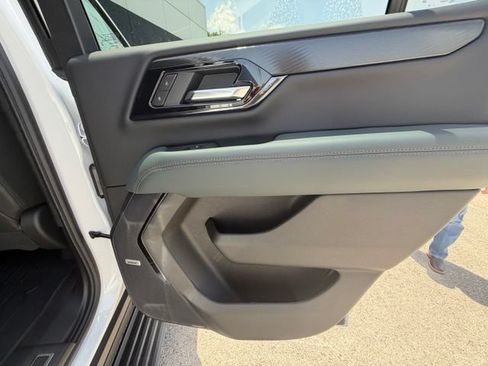 New 2026 GMC Yukon AT4 w/ AT4 Premium Package AWD/4WD image 19