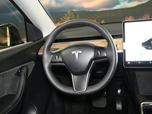 Used 2022 Tesla Model Y Long Range AWD/4WD image 60