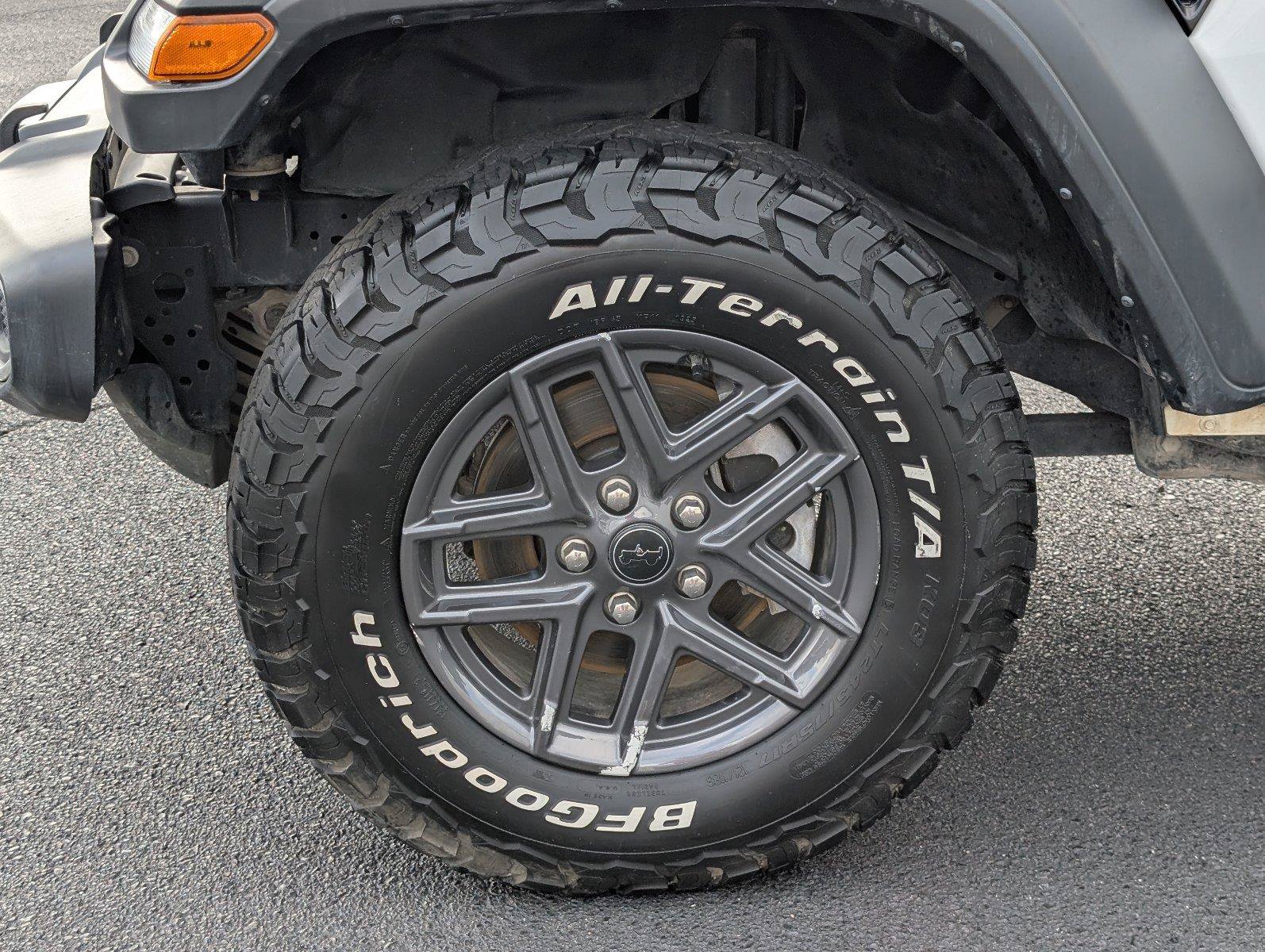 Used 2025 Jeep Gladiator Sport AWD/4WD image 11
