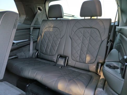 Certified 2025 BMW X7 xDrive40i w/ M Sport Package image 39