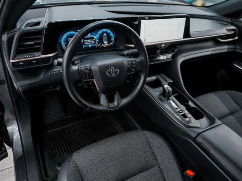 Used 2023 Toyota Crown XLE image 16