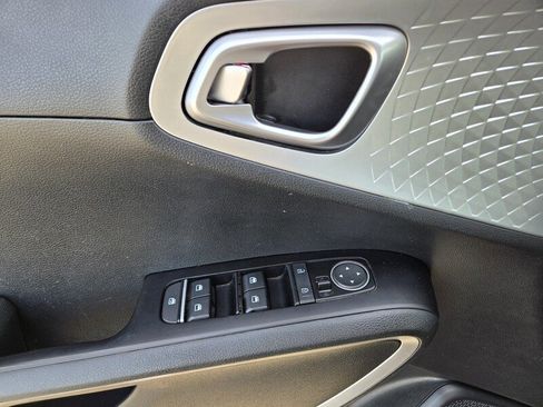 Certified 2024 Kia Soul LX w/ Option Group 015 image 17