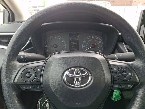 Used 2025 Toyota Corolla LE image 25