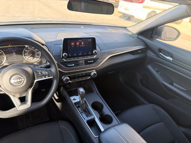 Used 2025 Nissan Altima 2.5 SV FWD image 17