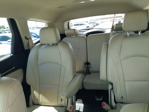 Used 2020 Buick Enclave Essence w/ Sound and Sites Package image 19