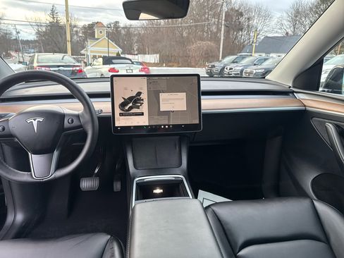 Used 2024 Tesla Model Y Long Range image 40